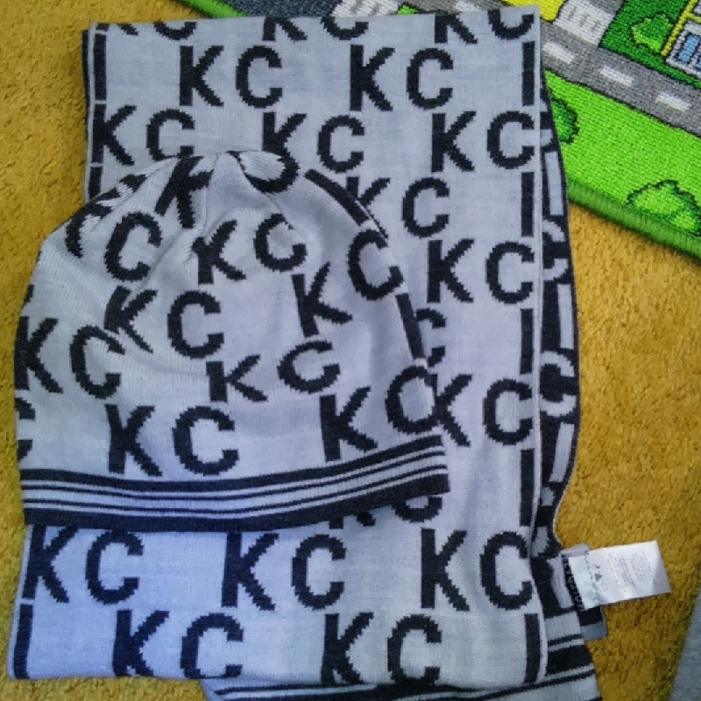 Kenneth Cole New Monogram KC Long Gray and Black Scarf With Matching Hat